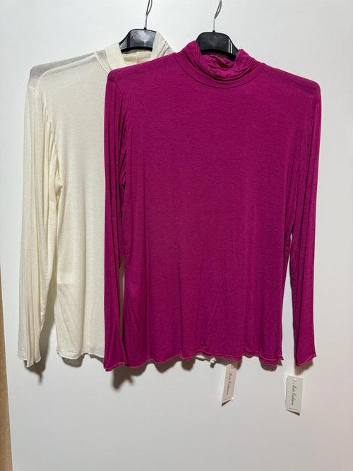 Curvy cashmere turtleneck